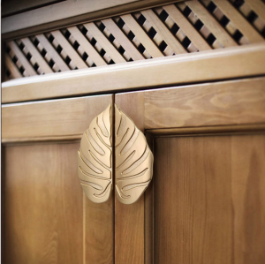 uchwyty meblowe monstera gold szafka.png