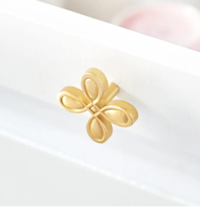 Uchwyt meblowy FOUR LEAF SOLID realizacja.png